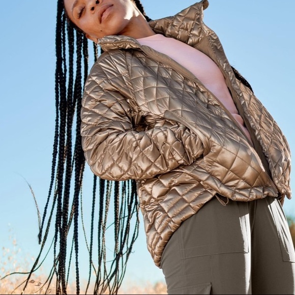 Athleta Jackets & Blazers - Athleta NWT Whisper Featherless Quilted Metallic Jacket in Champagne Sz L